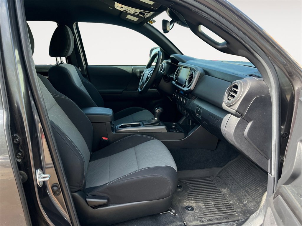 Used 2022 Toyota Tacoma TRD Off-Road image 15