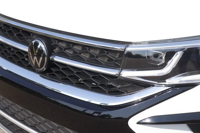 Used 2024 Volkswagen Taos SEL image 10