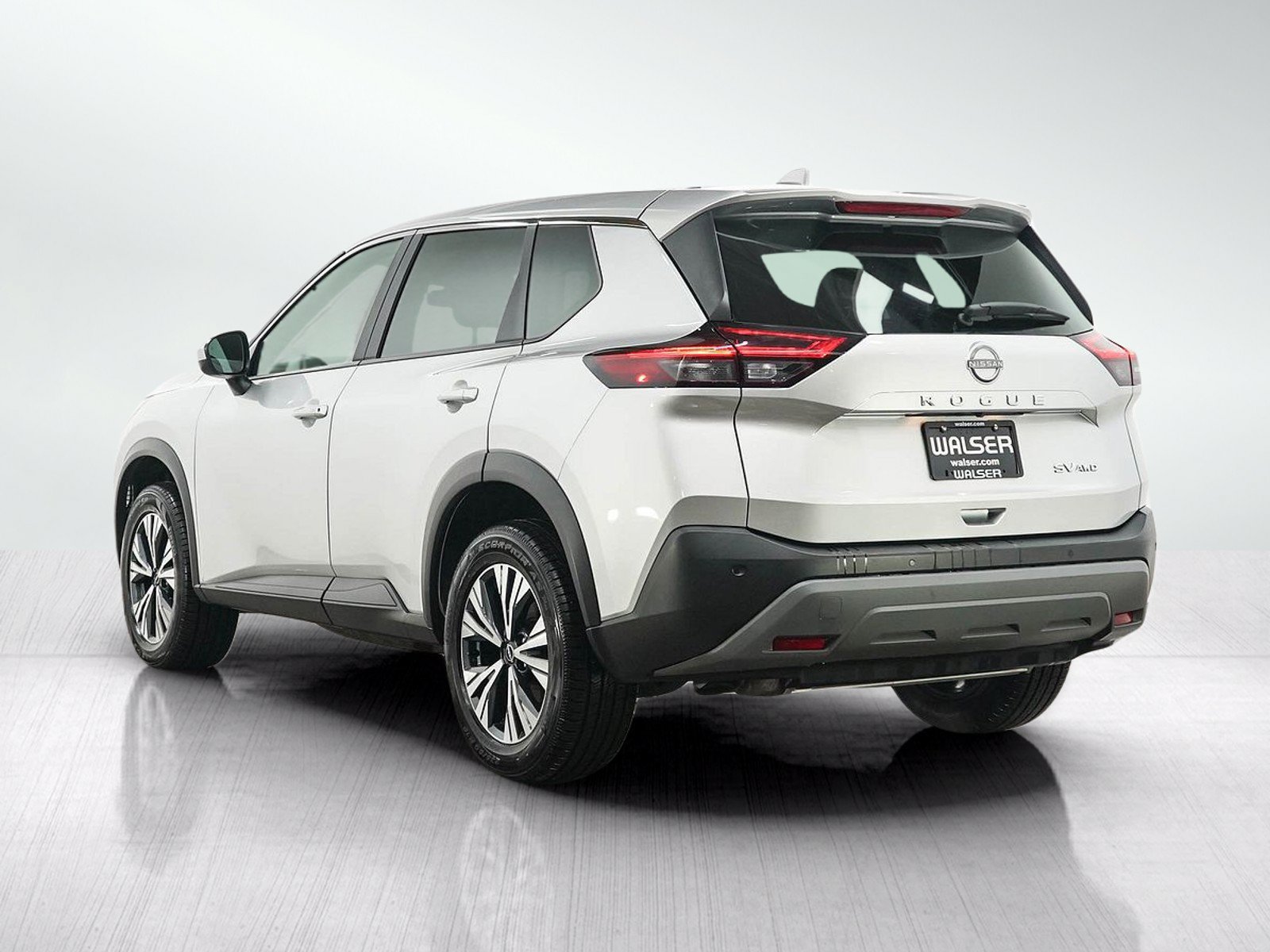 Used 2023 Nissan Rogue SV AWD/4WD image 3