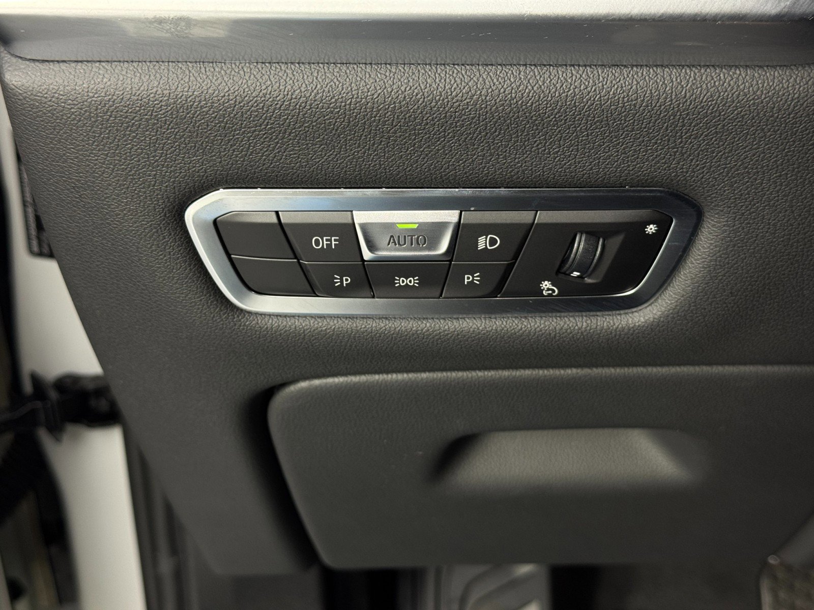 Used 2023 BMW X7 xDrive40i w/ Premium Package image 18