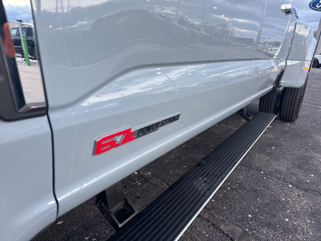 Used 2025 Ford F350 Platinum w/ Platinum Plus Package image 29
