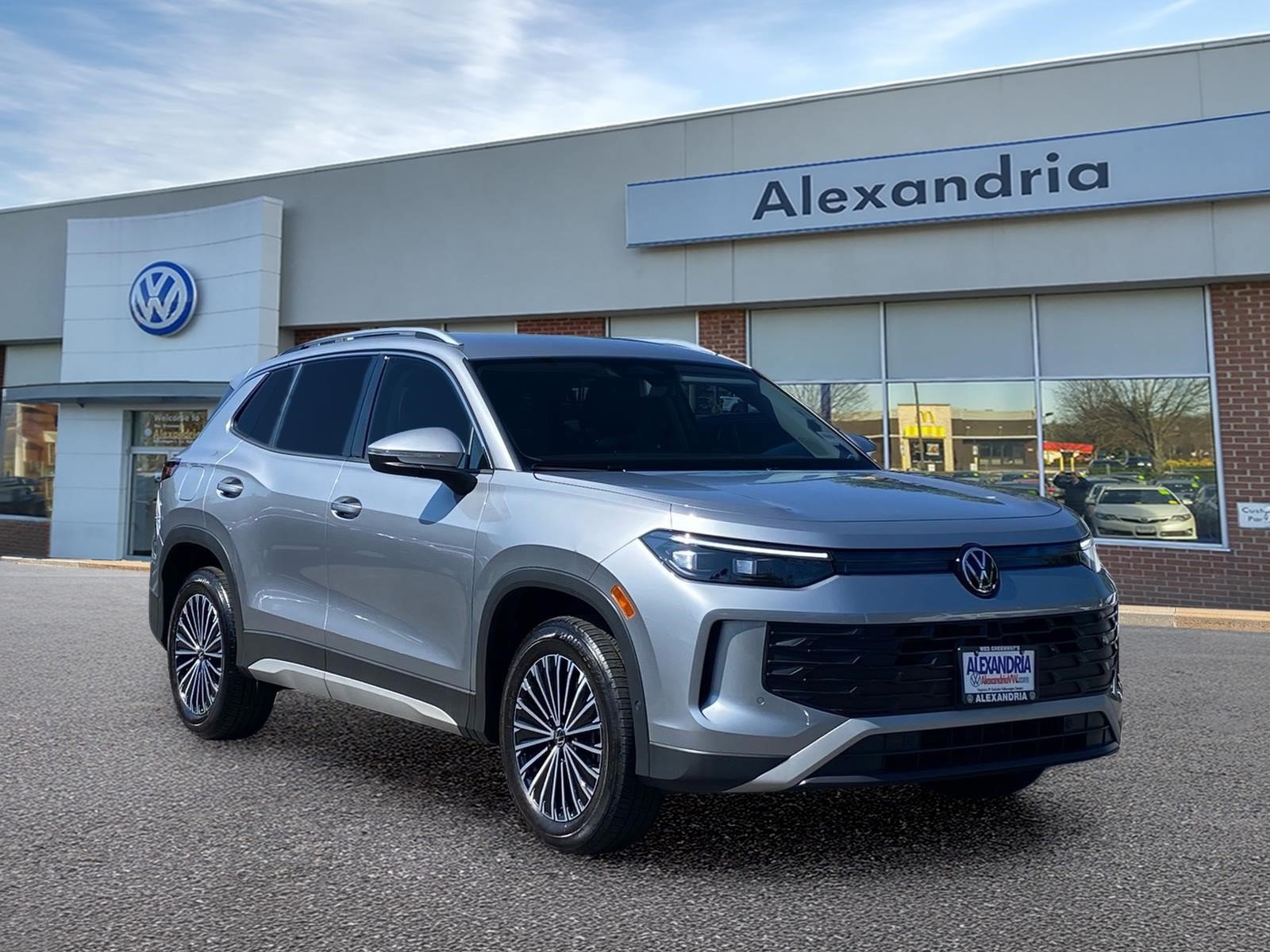 Certified 2025 Volkswagen Tiguan S AWD/4WD image 1