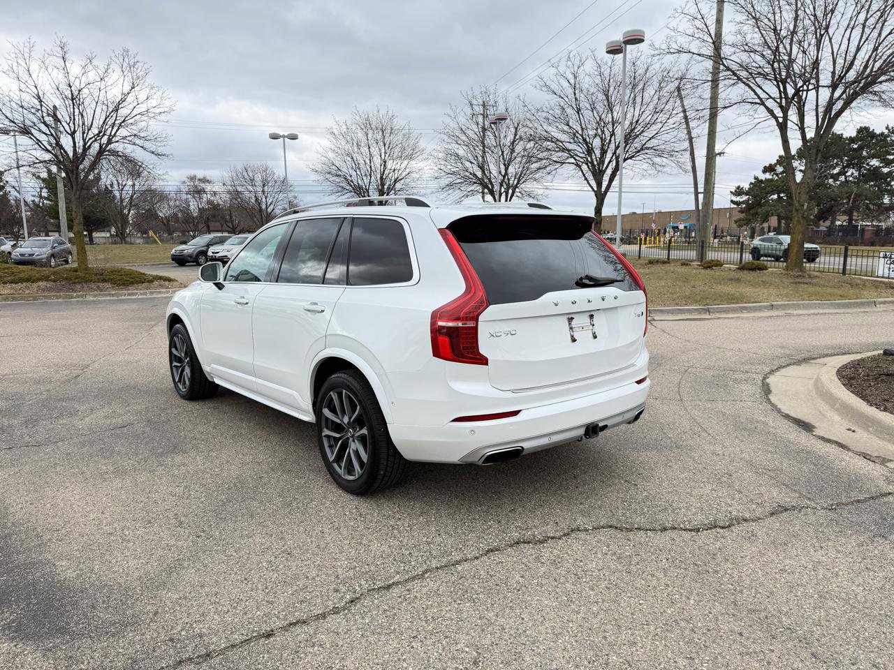 Used 2017 Volvo XC90 T6 Momentum w/ Vision Package AWD/4WD image 7