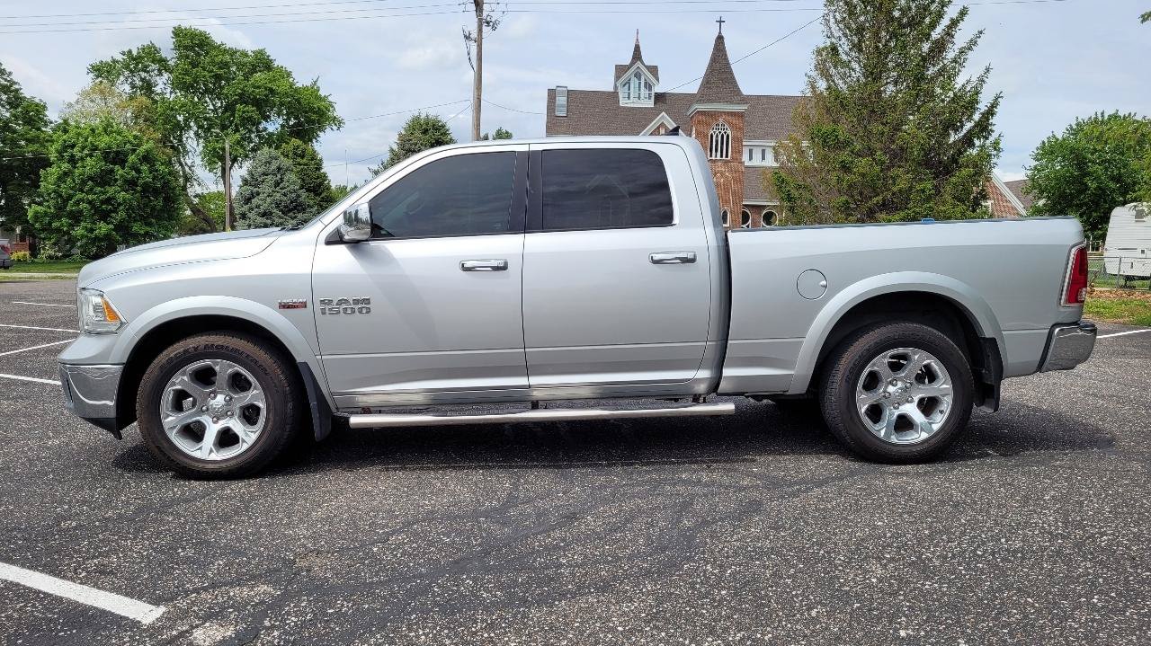 Used 2017 RAM 1500 Laramie AWD/4WD image 2