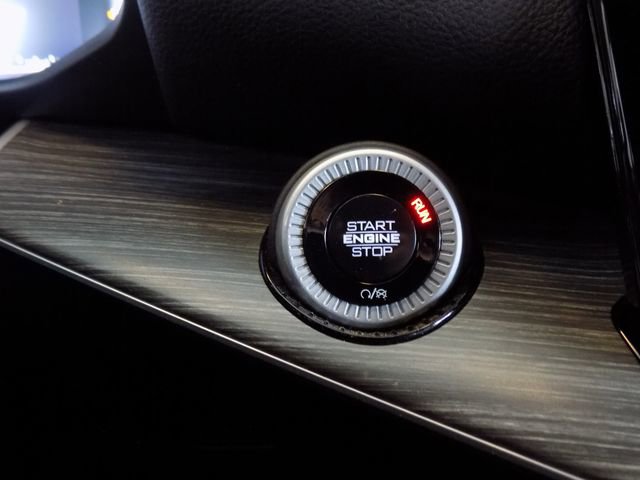 Certified 2024 Jeep Wagoneer L Series II image 38