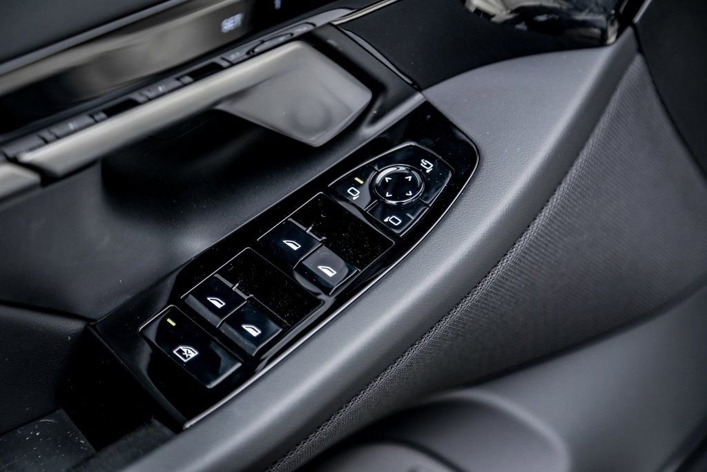 Used 2026 BMW 530i xDrive w/ M Sport Package image 18