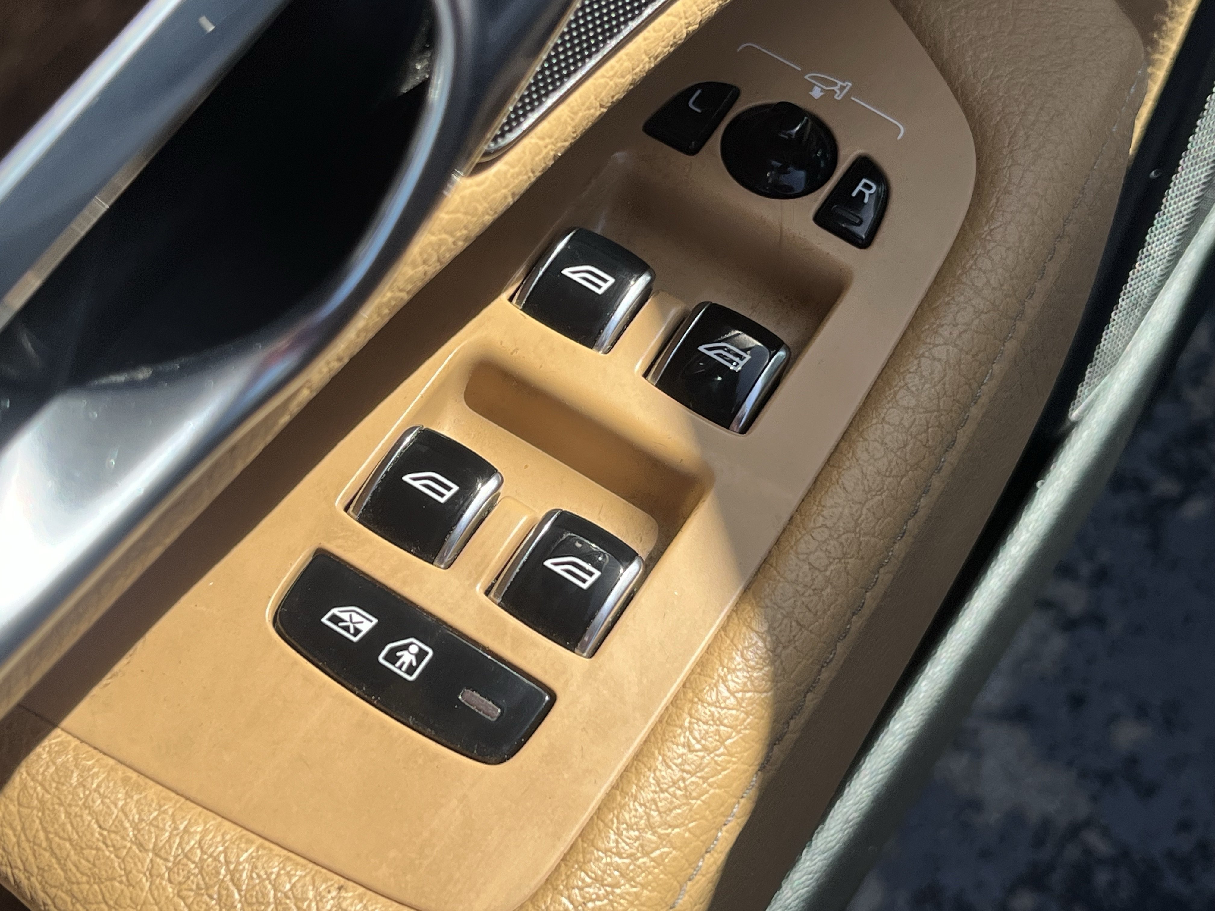 Used 2018 Volvo S90 T5 Momentum w/ Convenience Package FWD image 26