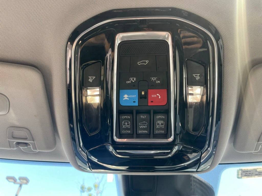 Used 2021 Jeep Grand Cherokee L Overland w/ Luxury Tech Group IV AWD/4WD image 31