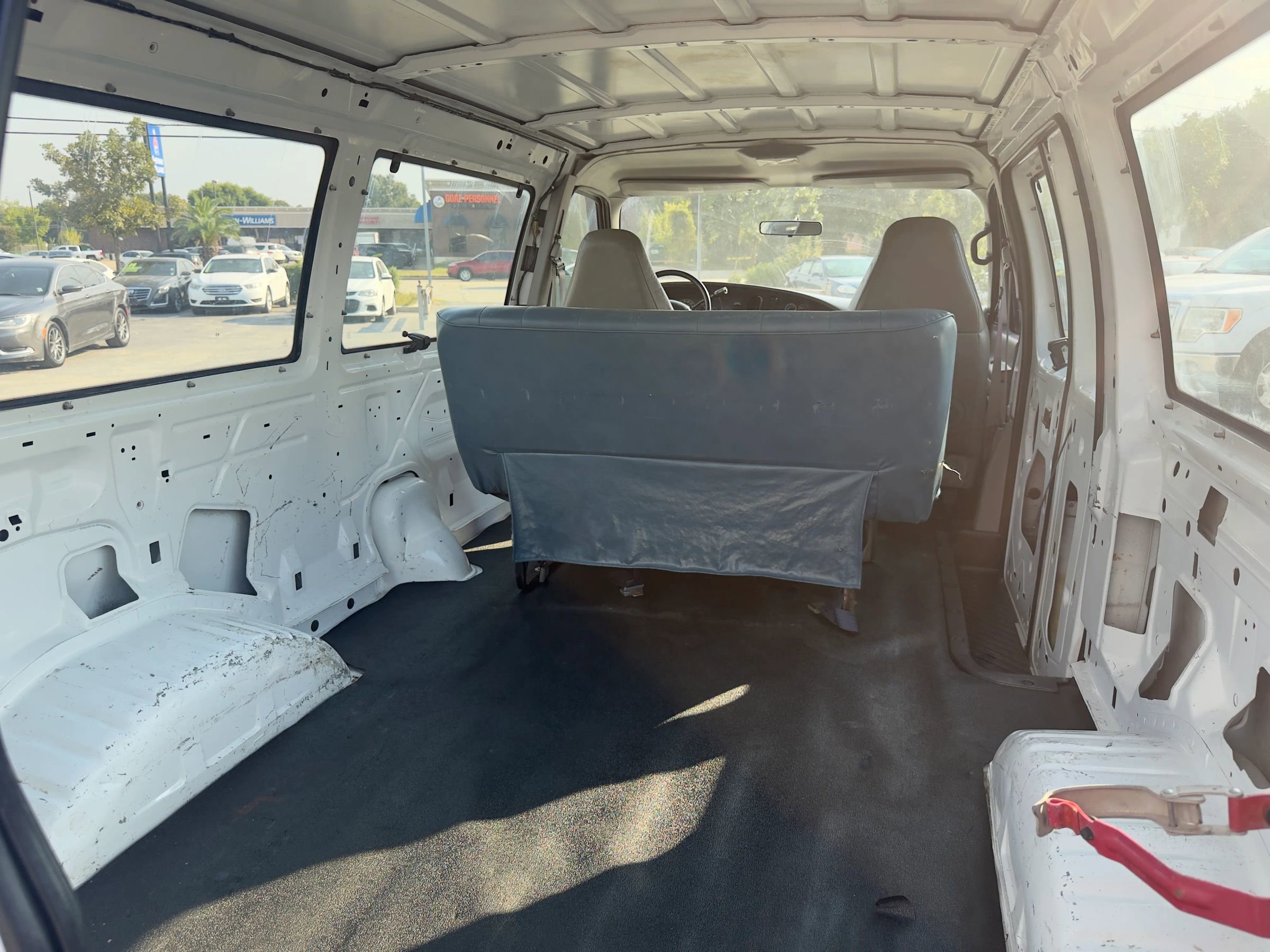 Used 2001 Ford E-150 and Econoline 150 image 11