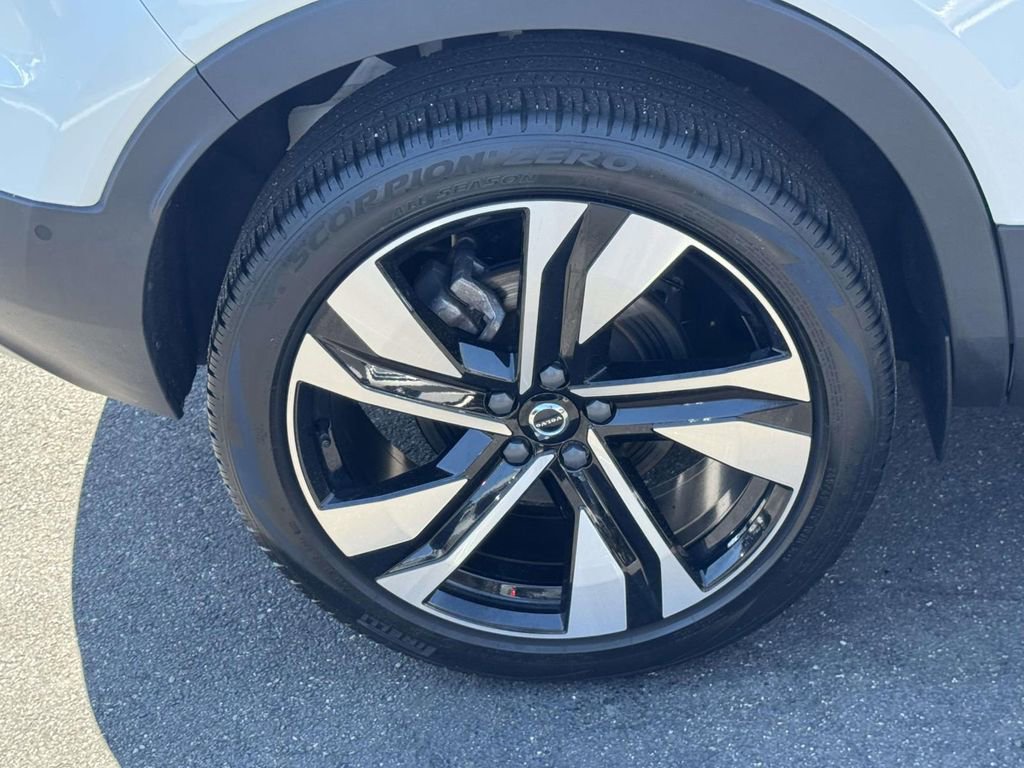 Used 2023 Volvo XC40 B5 Plus w/ Protection Package Premier AWD/4WD image 7
