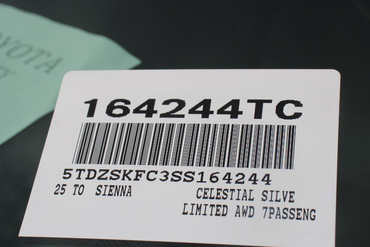 Certified 2025 Toyota Sienna Limited image 32