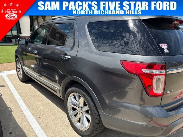Used 2015 Ford Explorer XLT w/ Equipment Group 202B FWD image 4