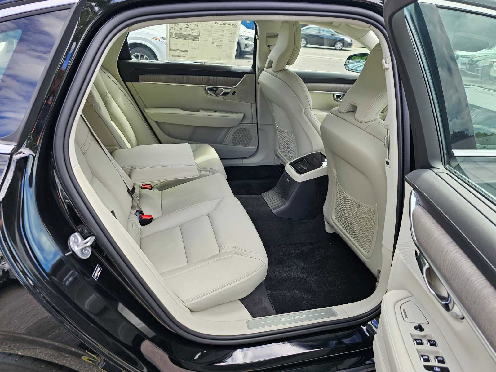 Used 2024 Volvo S90 T8 Ultimate image 12