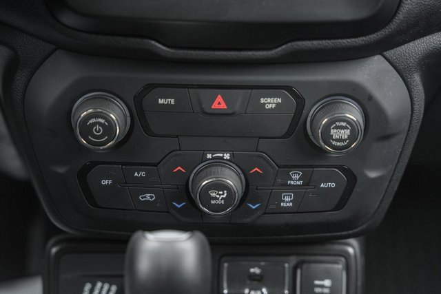 Used 2019 Jeep Renegade Latitude w/ Cold Weather Group image 11