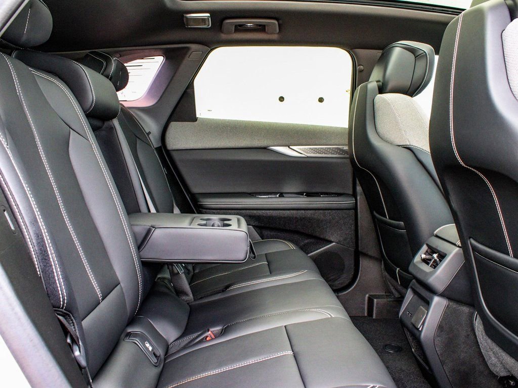 Used 2025 Cadillac Optiq Luxury 1 image 39