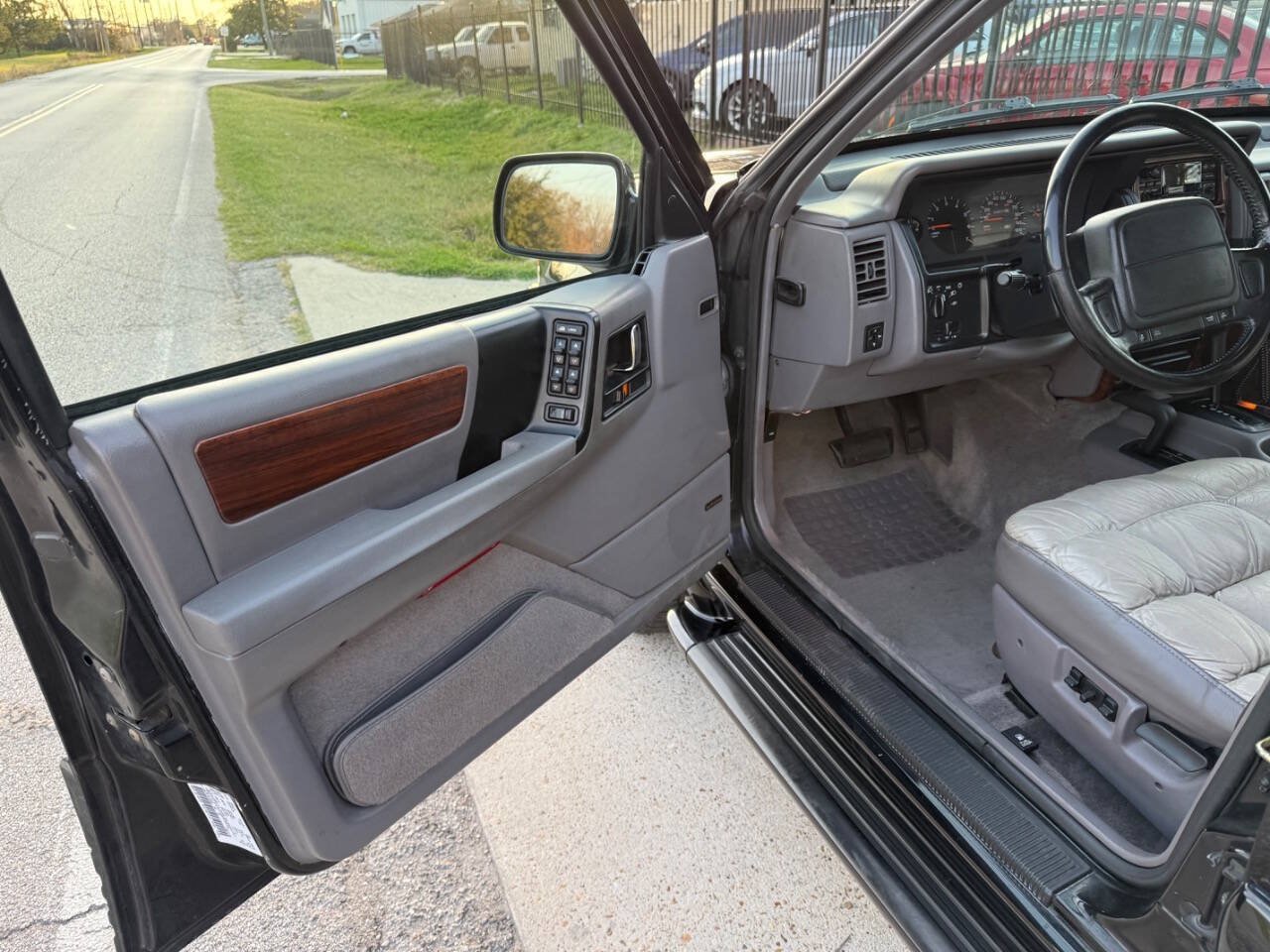 Used 1995 Jeep Grand Cherokee Limited AWD/4WD image 12