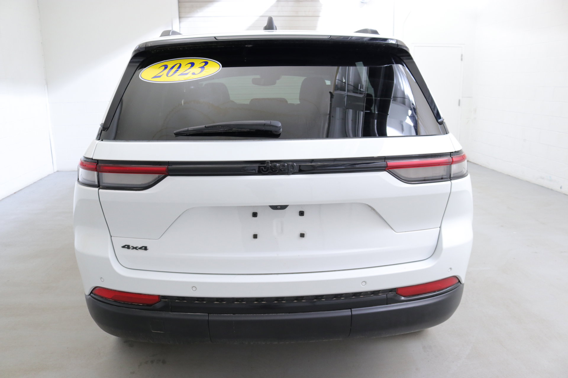 Used 2023 Jeep Grand Cherokee Altitude image 7