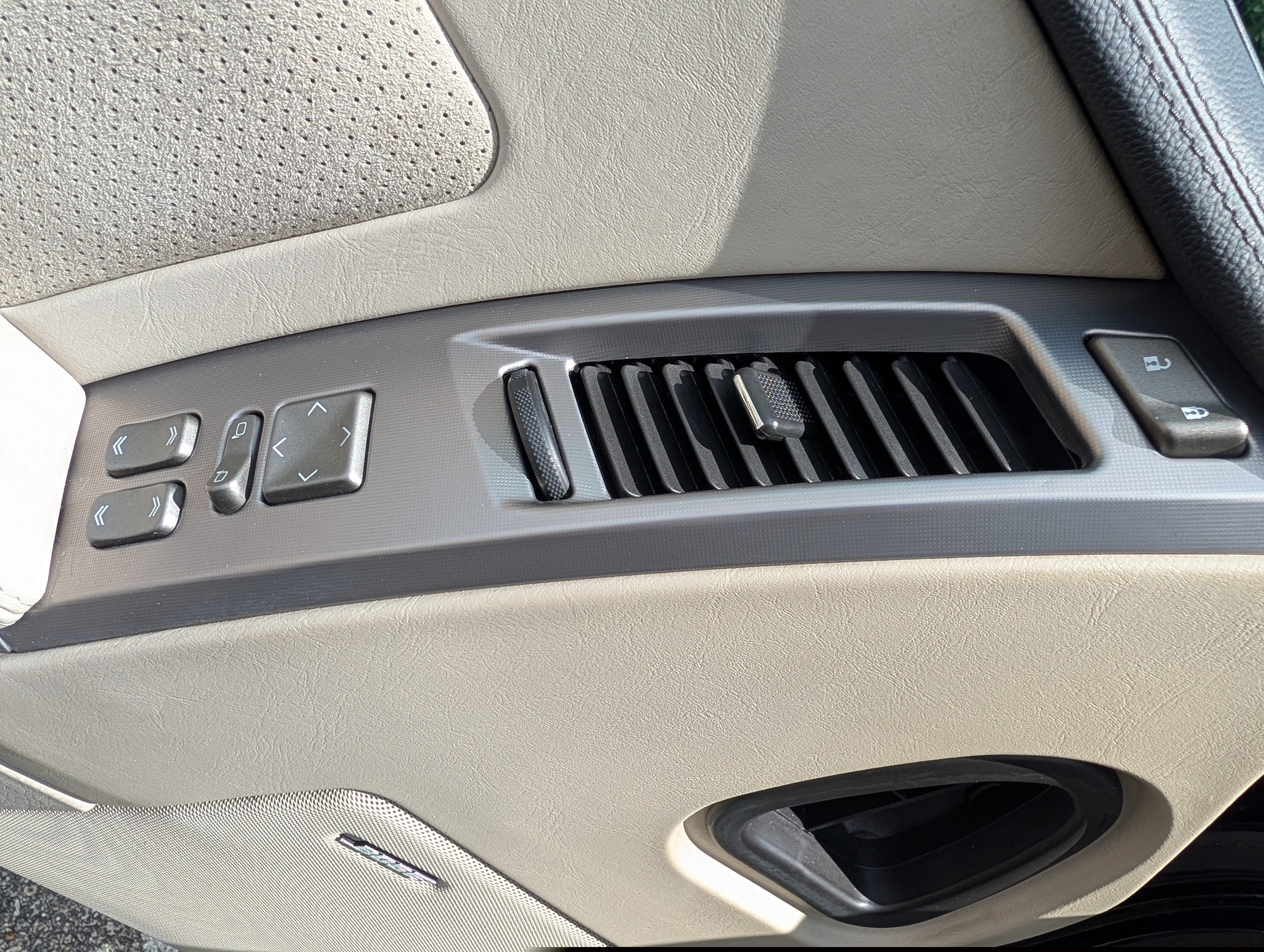 Used 2006 Cadillac XLR V RWD image 23