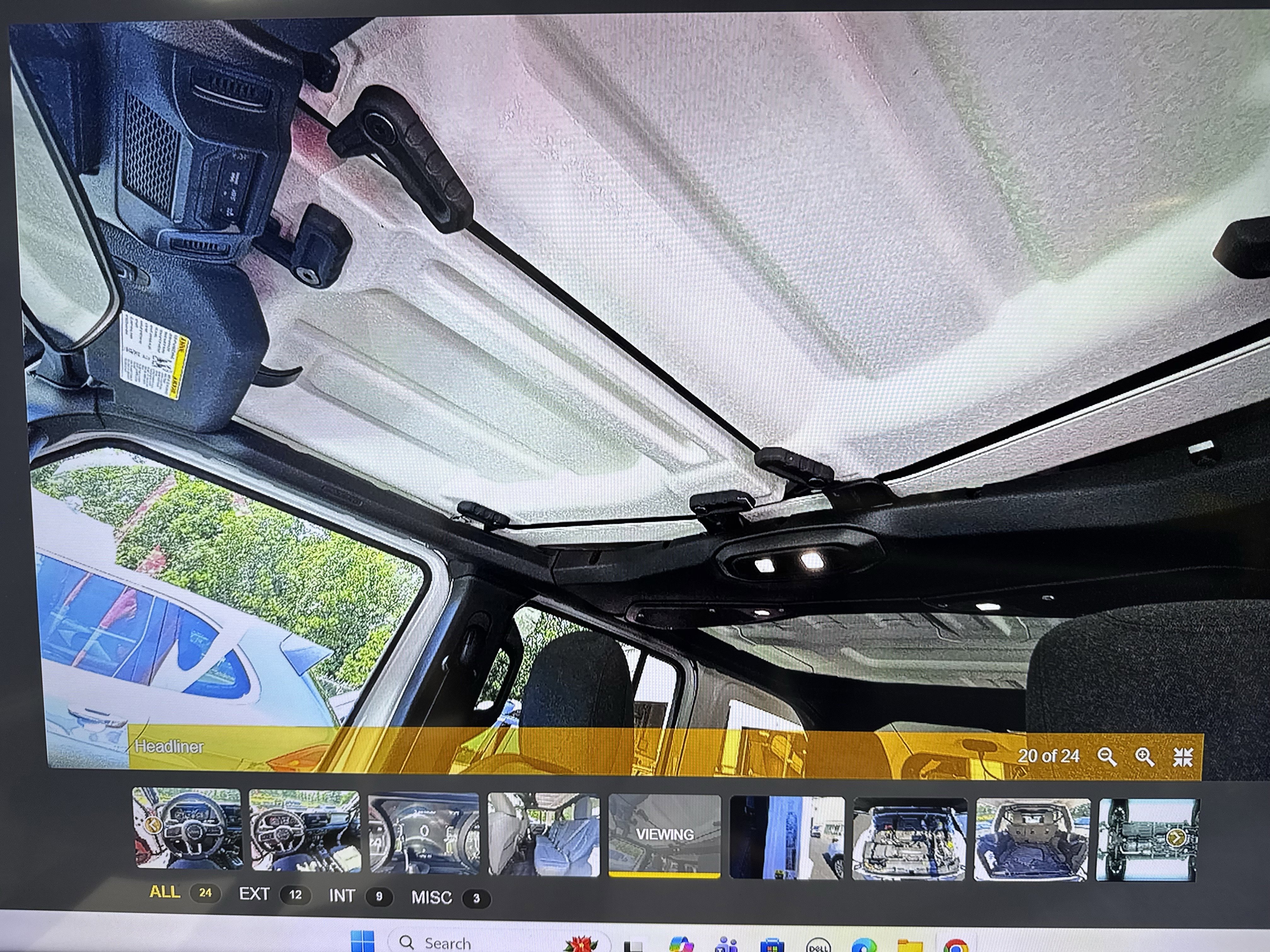 Used 2025 Jeep Wrangler Sahara image 14