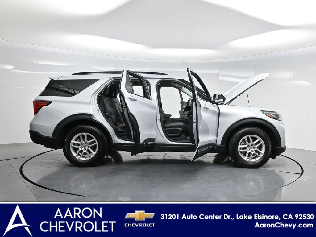 Used 2025 Ford Explorer Active w/ Active Comfort Package image 3