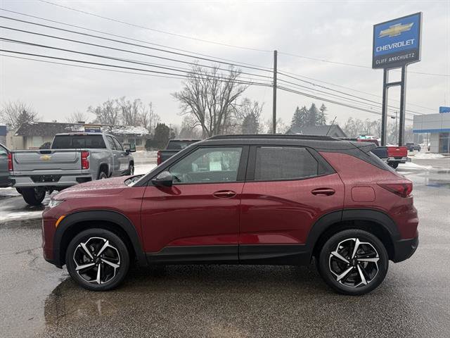 Used 2023 Chevrolet TrailBlazer RS w/ Sun and Liftgate Package image 3