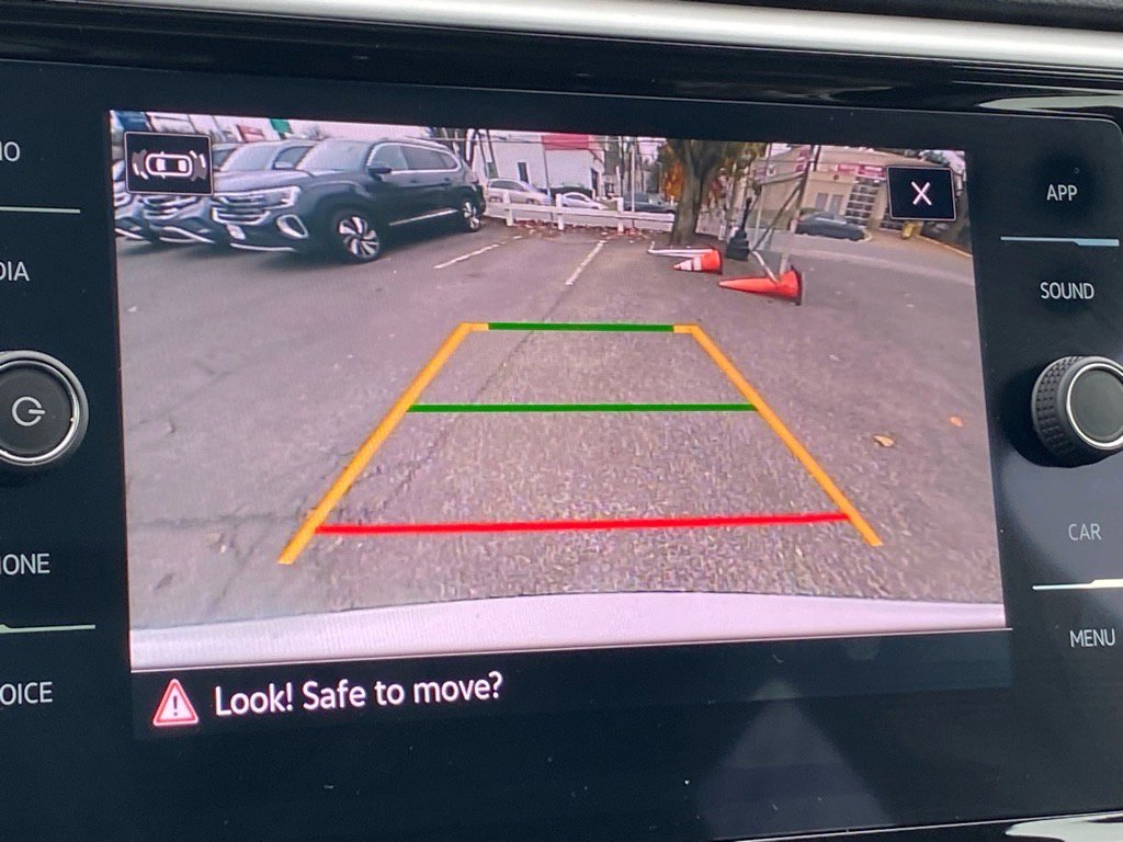 Certified 2022 Volkswagen Atlas Cross Sport SE w/ Panoramic Sunroof Package image 17