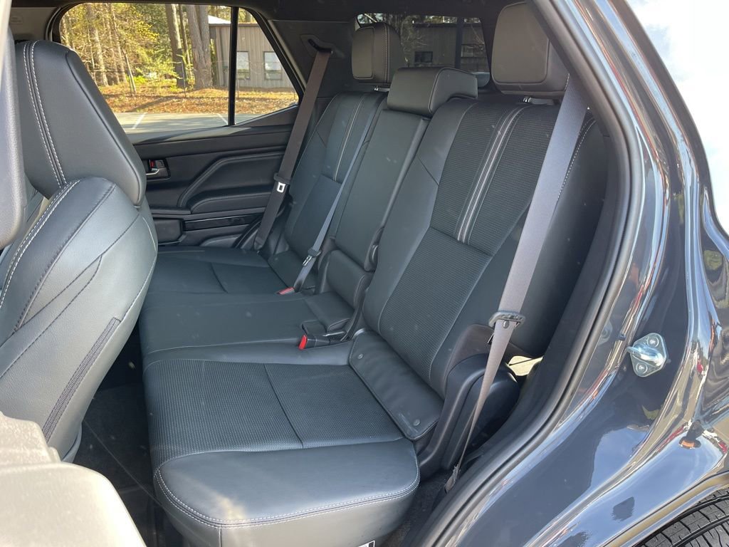 Used 2025 Toyota 4Runner Limited AWD/4WD image 20