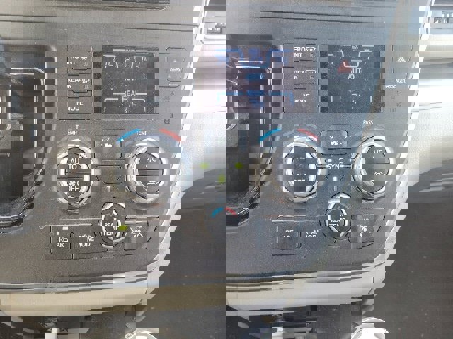 Used 2015 Toyota Sienna LE image 9