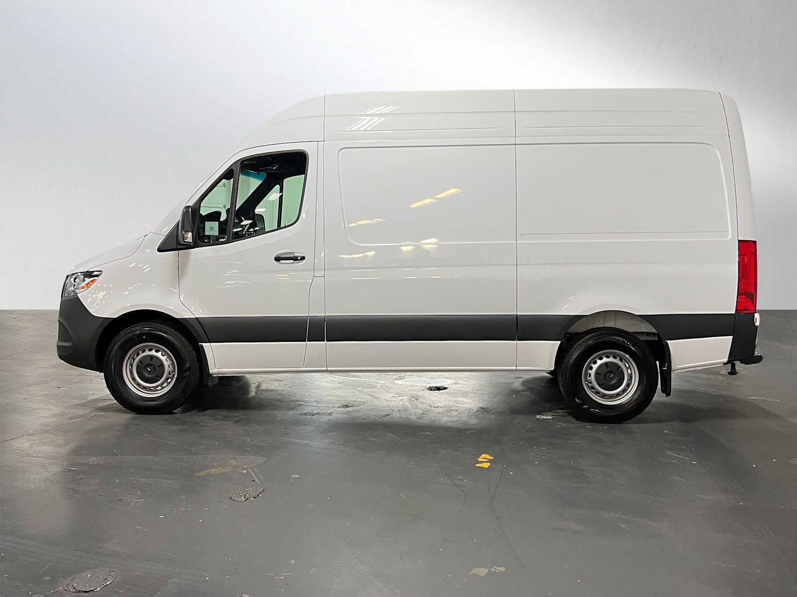 Used 2025 Mercedes-Benz Sprinter 2500 image 6