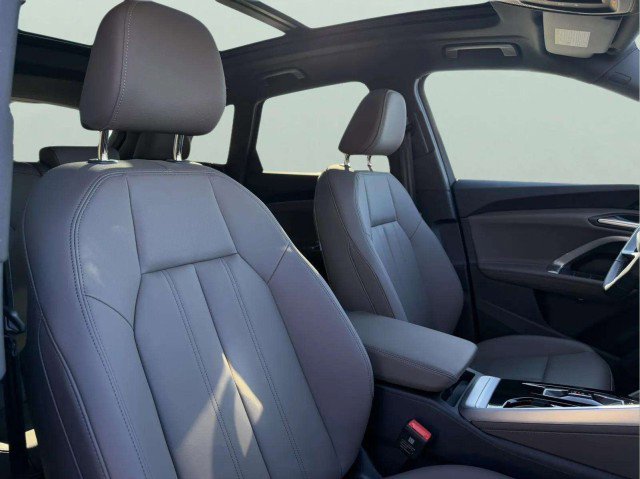 Certified 2025 Audi Q5 Premium w/ Convenience Package image 30