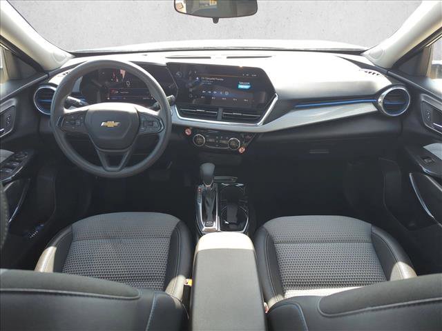 Used 2025 Chevrolet Trax LT FWD image 16