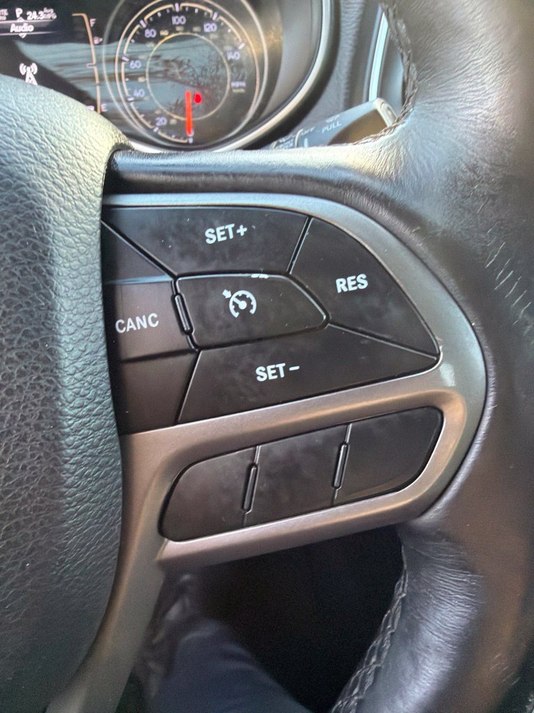 Used 2019 Jeep Cherokee Latitude w/ Cold Weather Group AWD/4WD image 15
