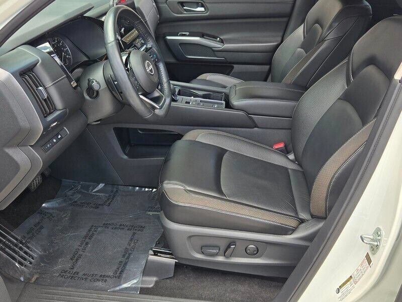 Used 2024 Nissan Pathfinder SL w/ Cargo Package FWD image 9