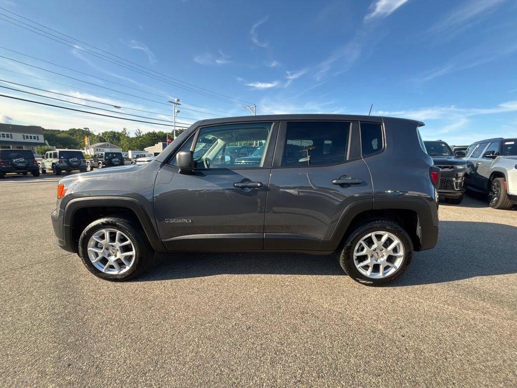 Certified 2023 Jeep Renegade Latitude AWD/4WD image 2