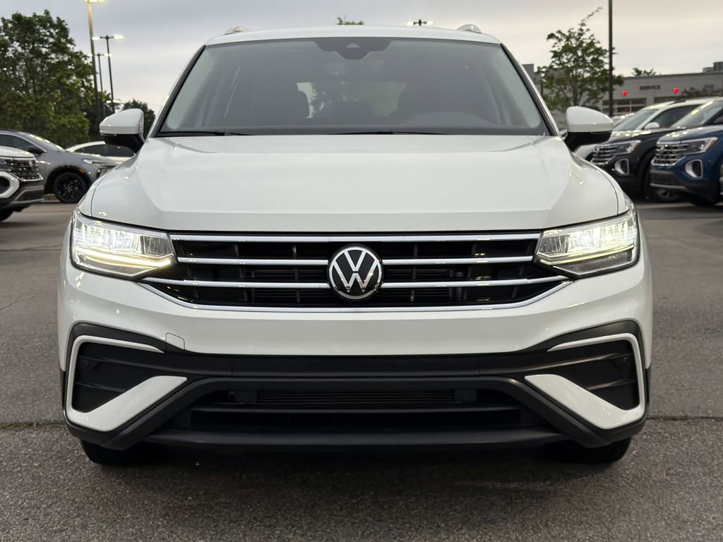 Used 2024 Volkswagen Tiguan SE FWD image 8