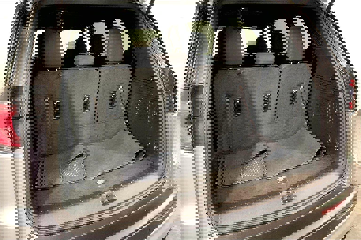 Used 2025 GMC Acadia Elevation FWD image 4