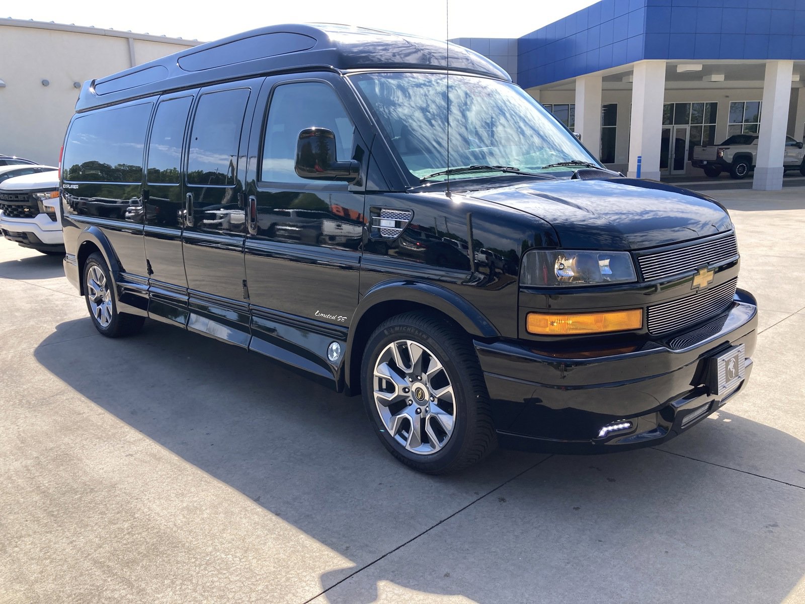 New 2026 Chevrolet Express 2500 Extended w/ Driver Convenience Package image 3