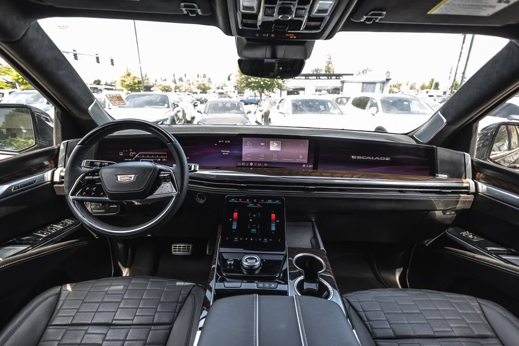 Used 2025 Cadillac Escalade Sport Platinum w/ LPO, Floor Liner Package AWD/4WD image 22