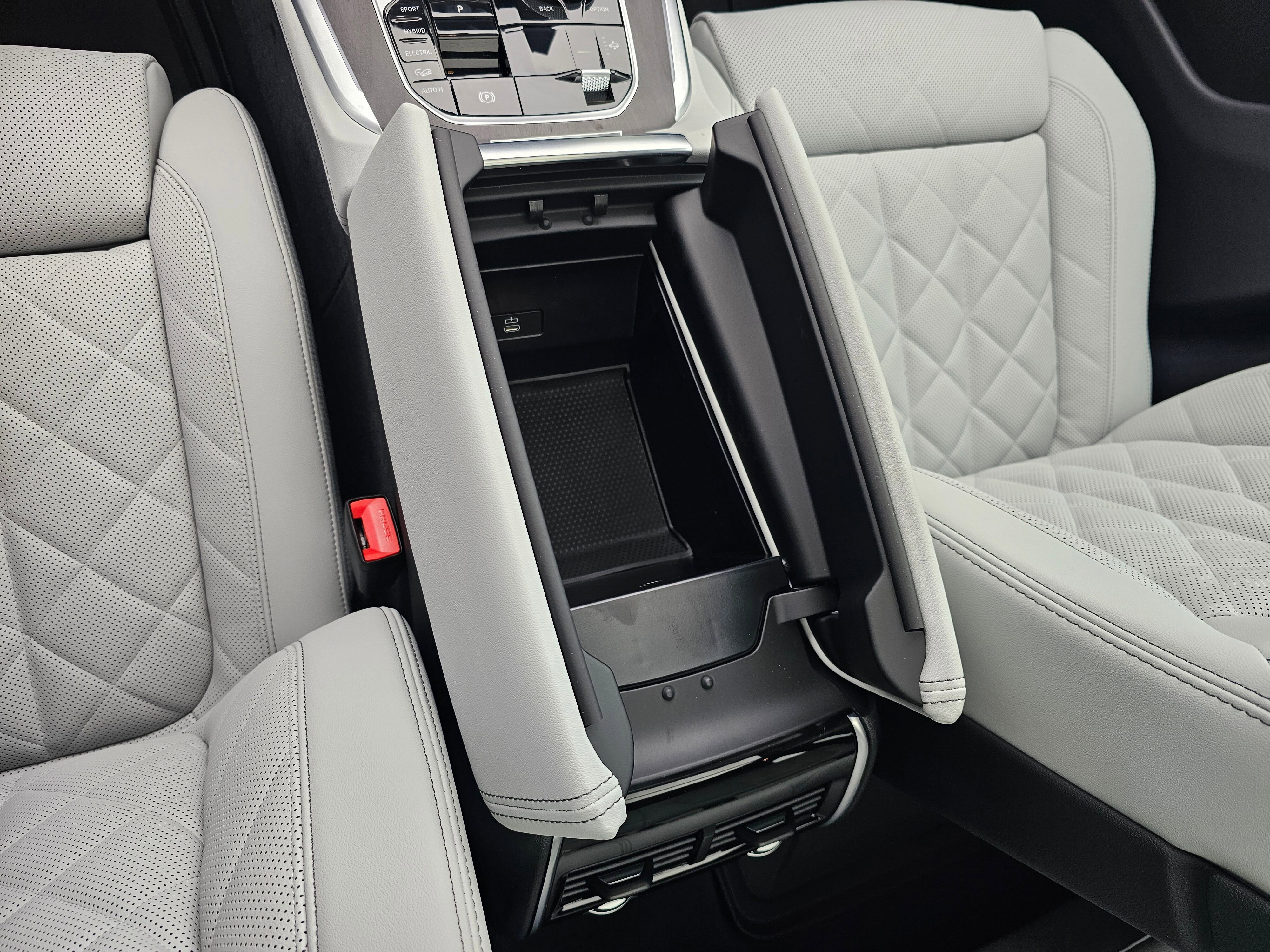 New 2026 BMW X5 xDrive50e w/ Executive Package image 57