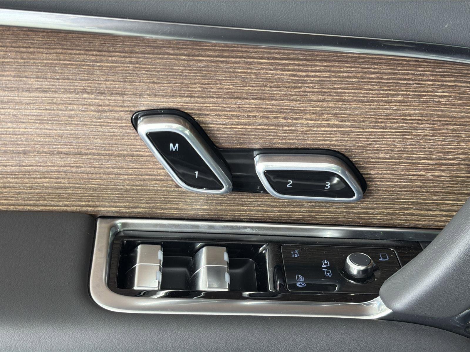 New 2026 Land Rover Range Rover SE image 24