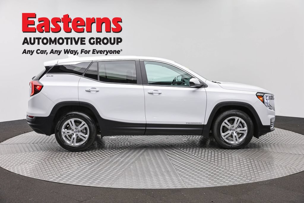 Used 2024 GMC Terrain SLE FWD image 4