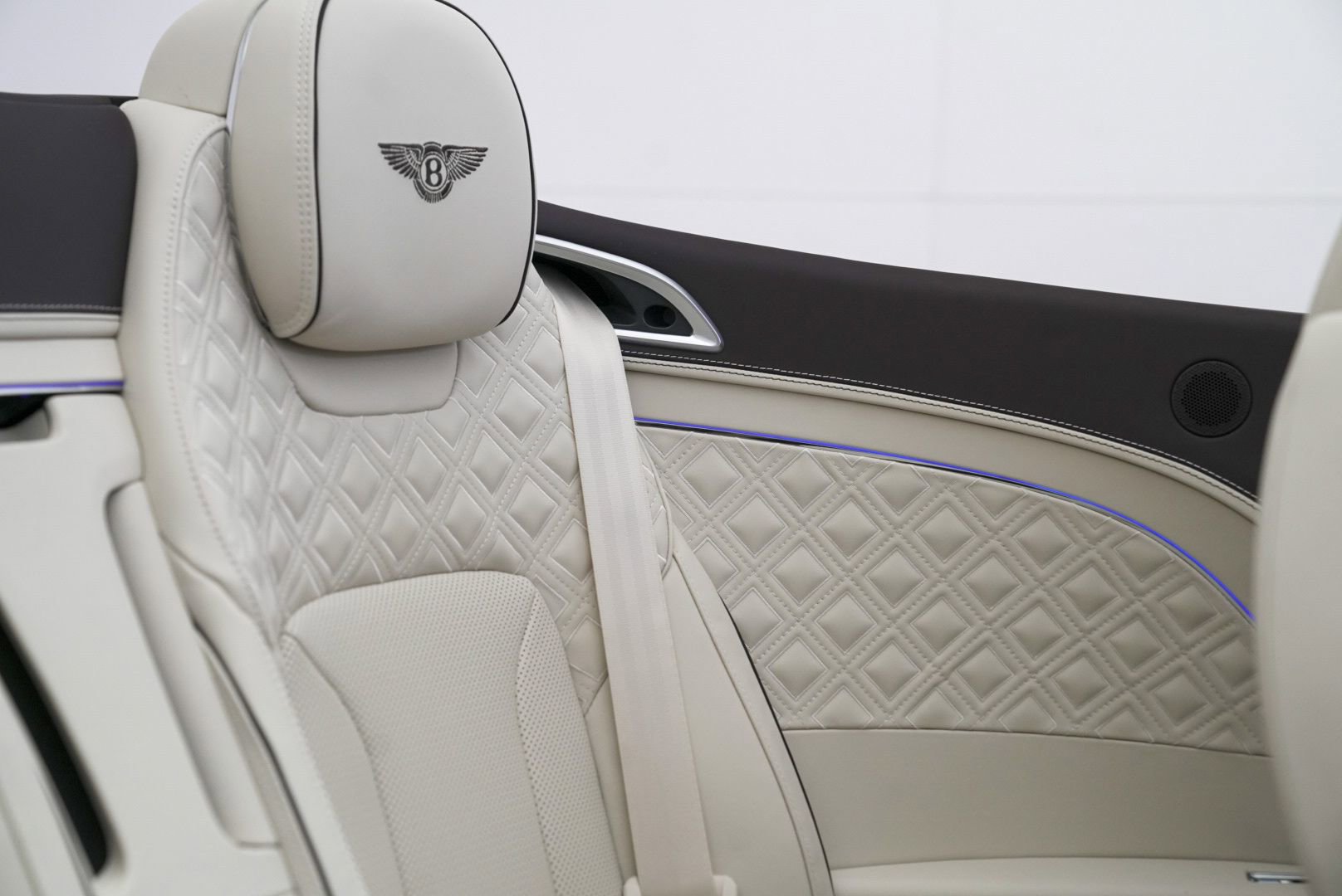 Used 2023 Bentley Continental GT Azure image 42