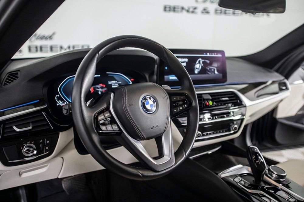 Used 2023 BMW 530e w/ Premium Package image 20