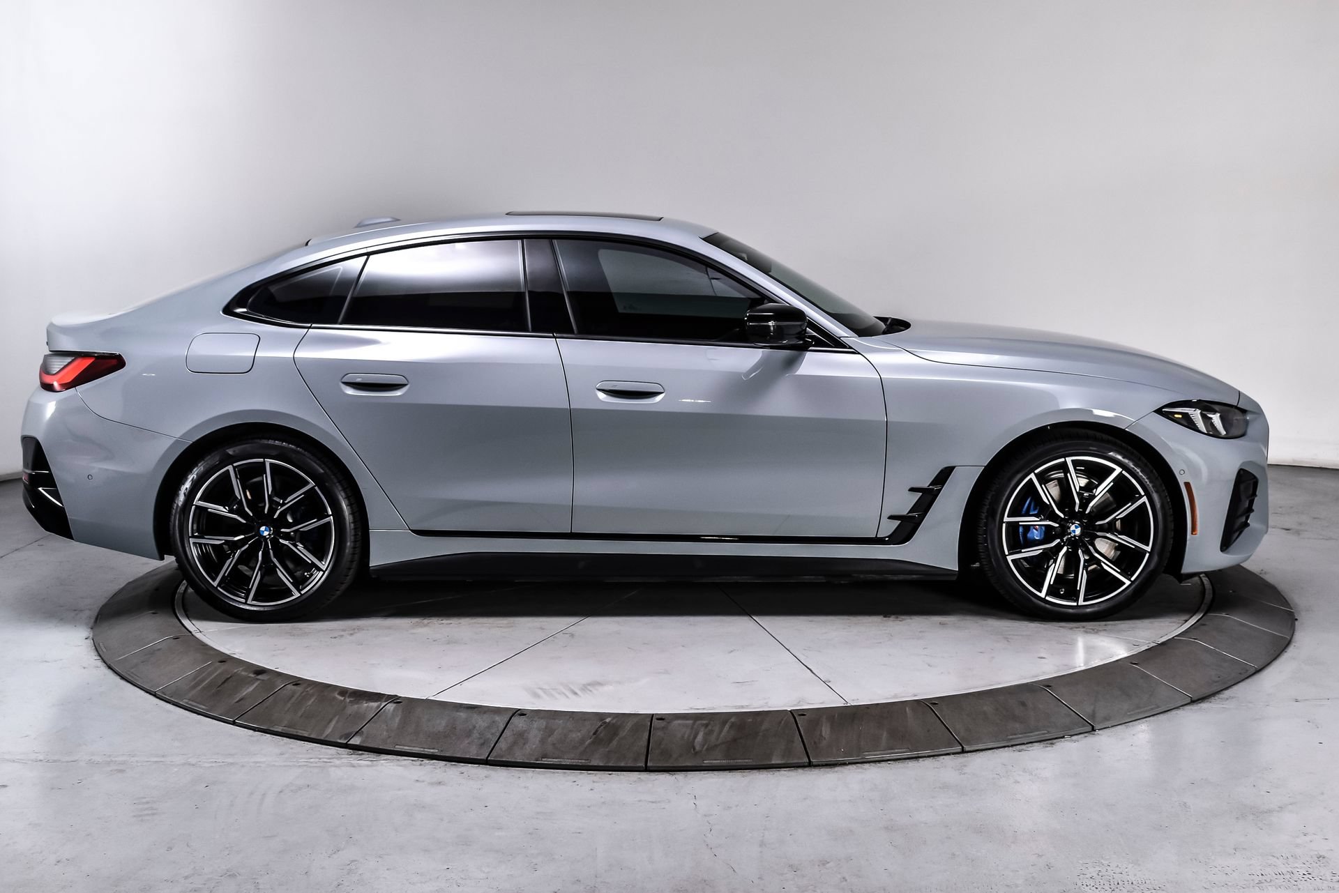 Used 2025 BMW i4 xDrive40i w/ M Sport Package AWD/4WD image 7