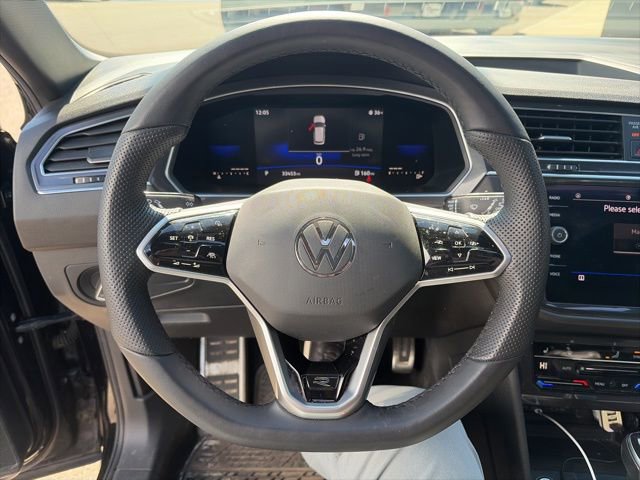 Used 2022 Volkswagen Tiguan SE R-Line image 8