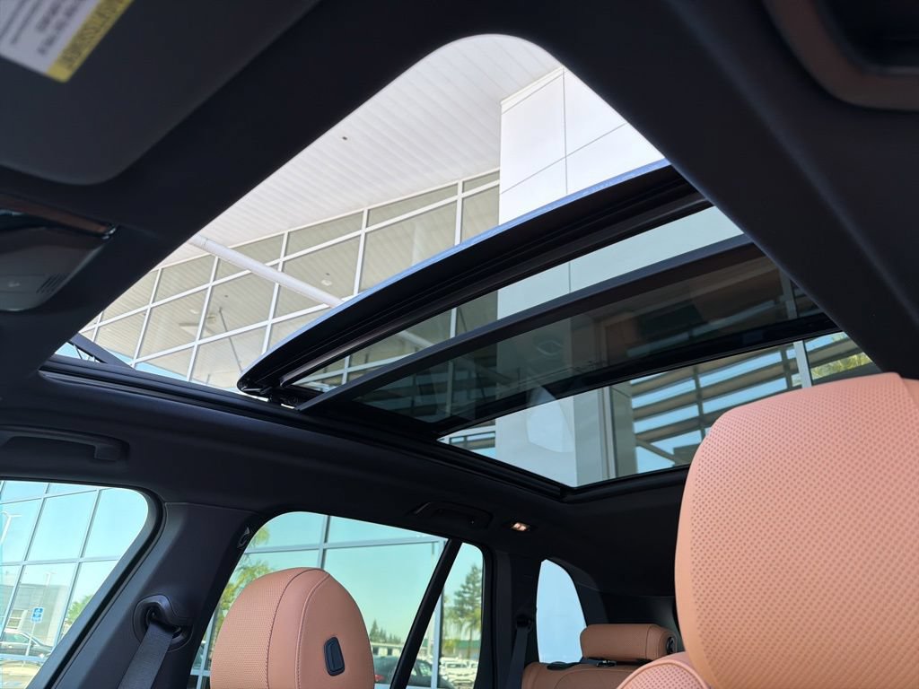 New 2026 BMW X5 xDrive50e w/ Premium Package AWD/4WD image 12