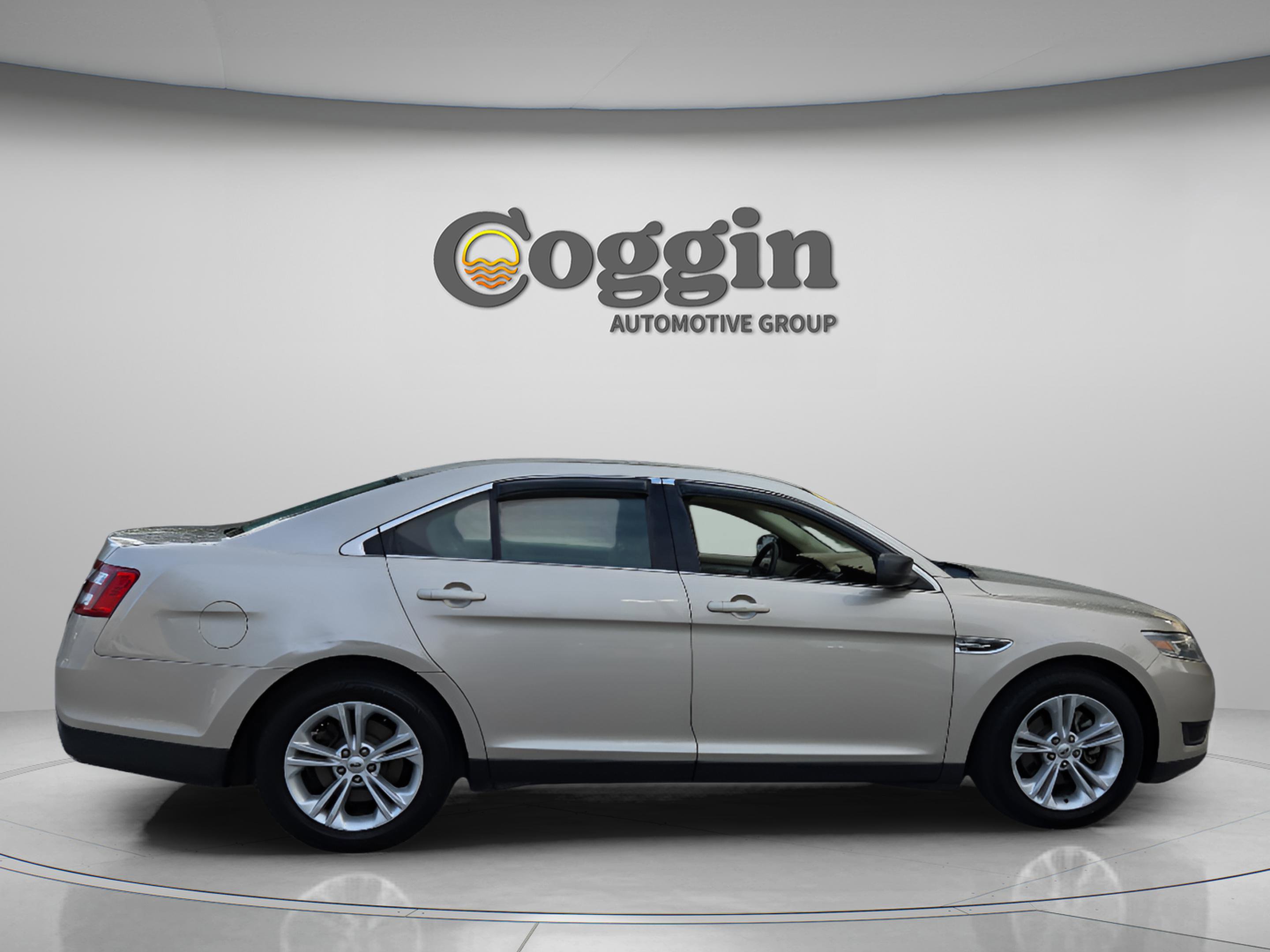 Used 2018 Ford Taurus SE image 6