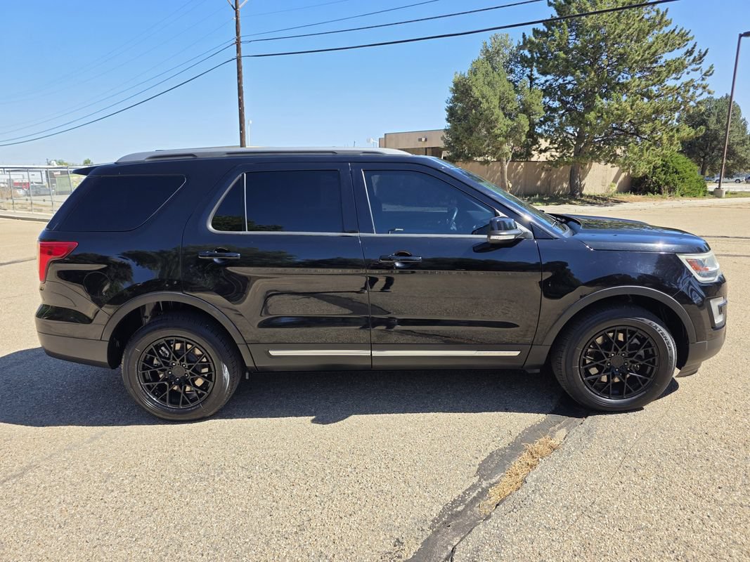 Used 2016 Ford Explorer XLT w/ Equipment Group 202A AWD/4WD image 9