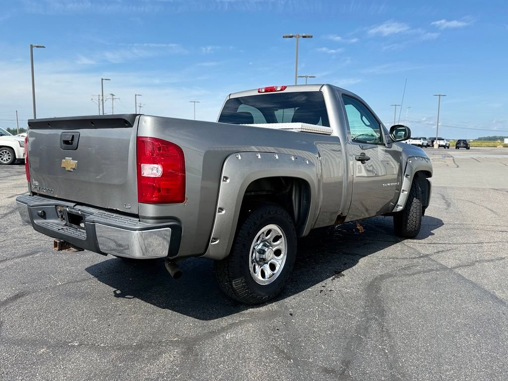 Used 2007 Chevrolet Silverado 1500 W/T w/ LS Package RWD image 2