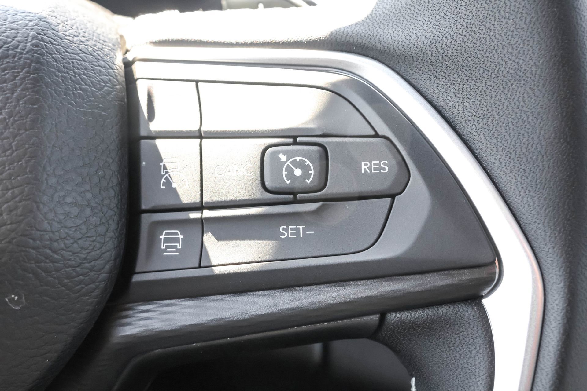 New 2025 Jeep Grand Cherokee Altitude image 26